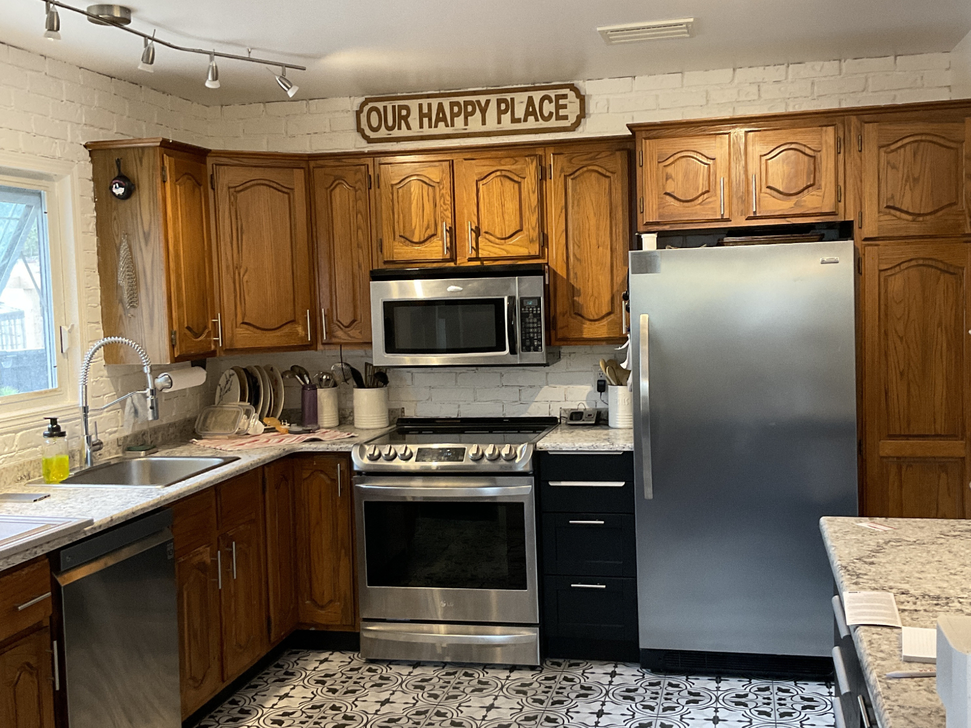 Kitchen cabinets before